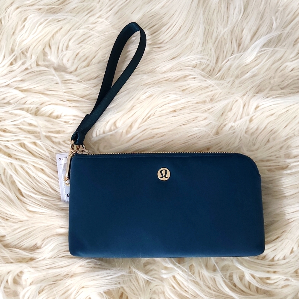Lululemon Curved Velour Wristlet